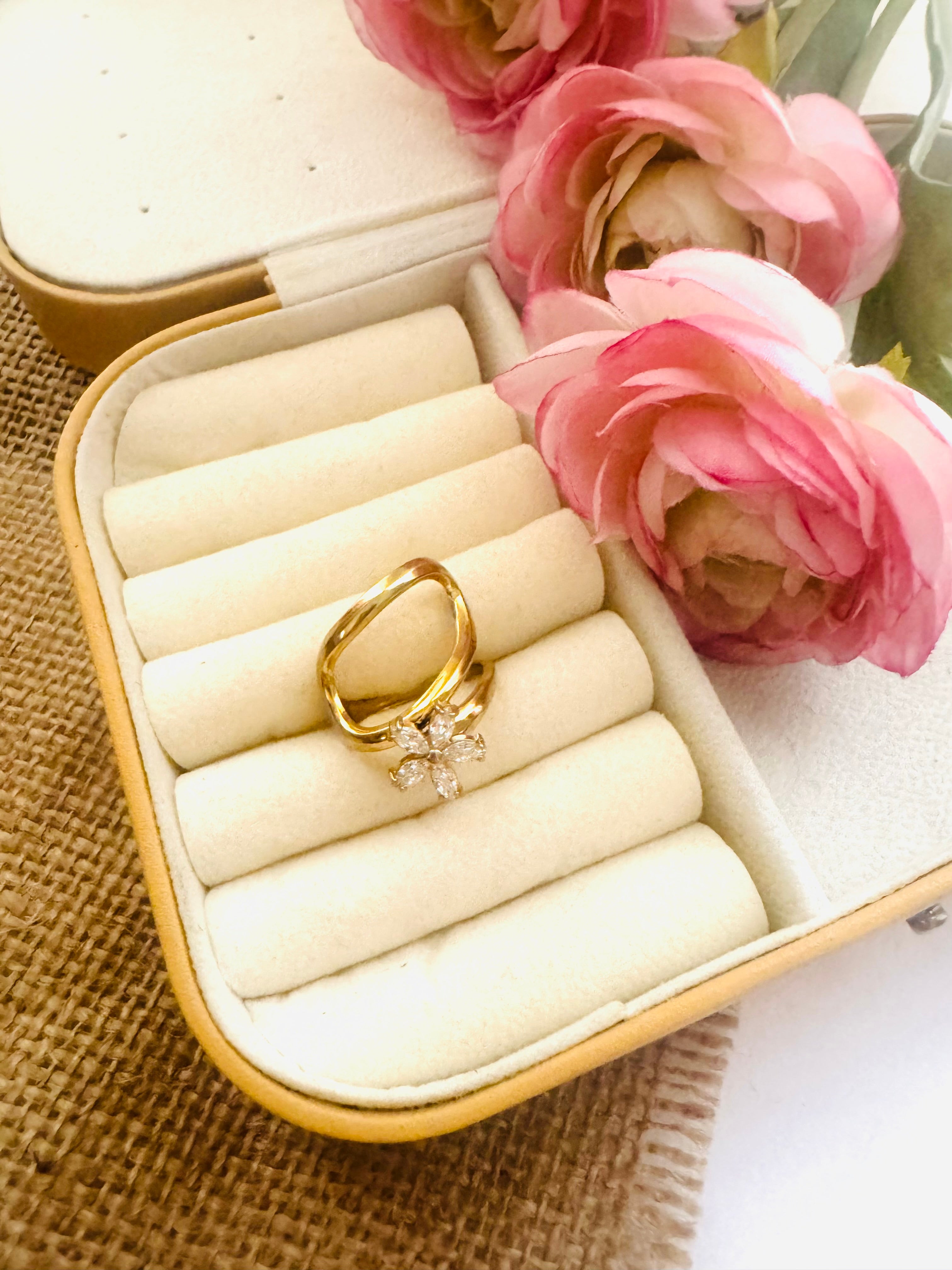 Uniqe flower free size ring