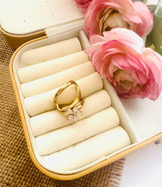 Uniqe flower free size ring