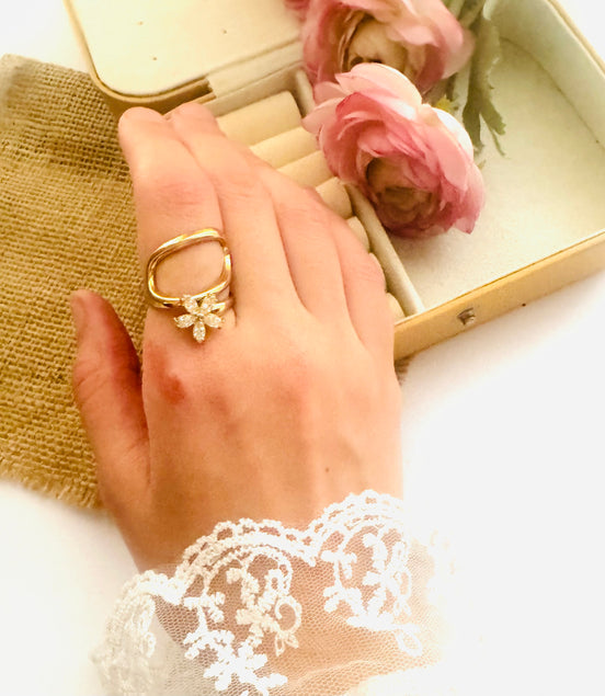 Uniqe flower free size ring