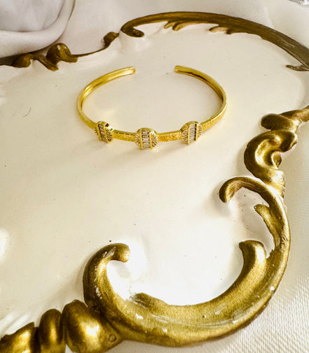 Circle Italian  zircon bangle