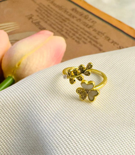 White flower & sunboula ring