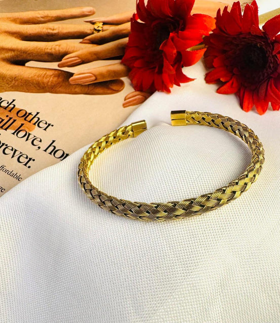 Braid bangle