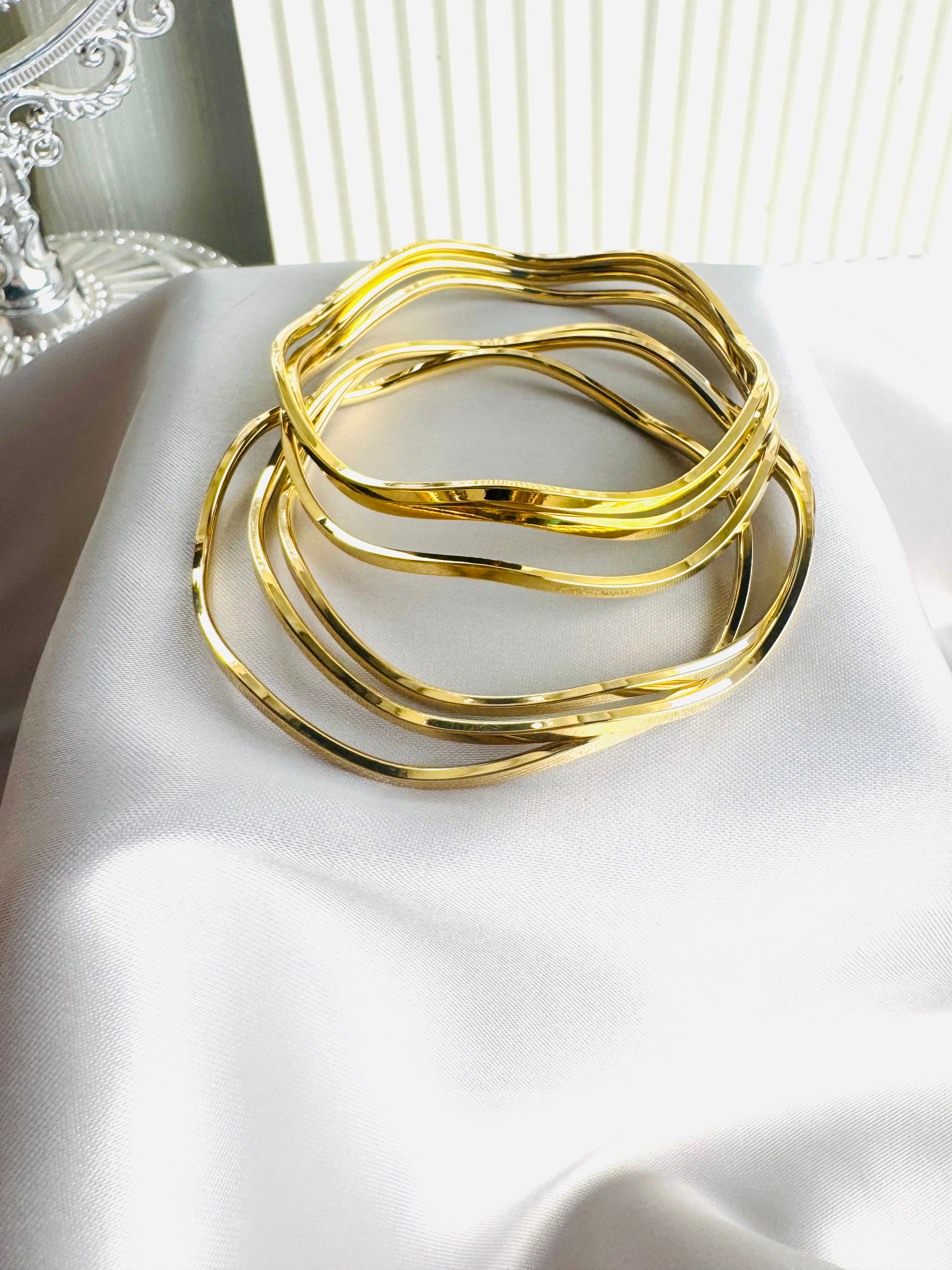 Set of 6 wavy bangles