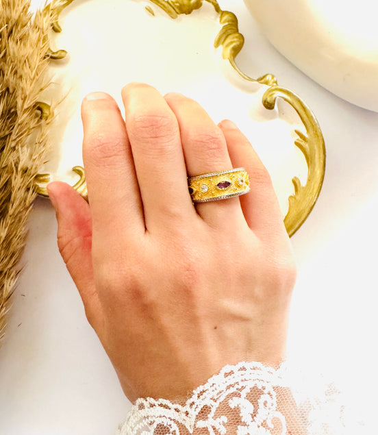 Unique colorful ring