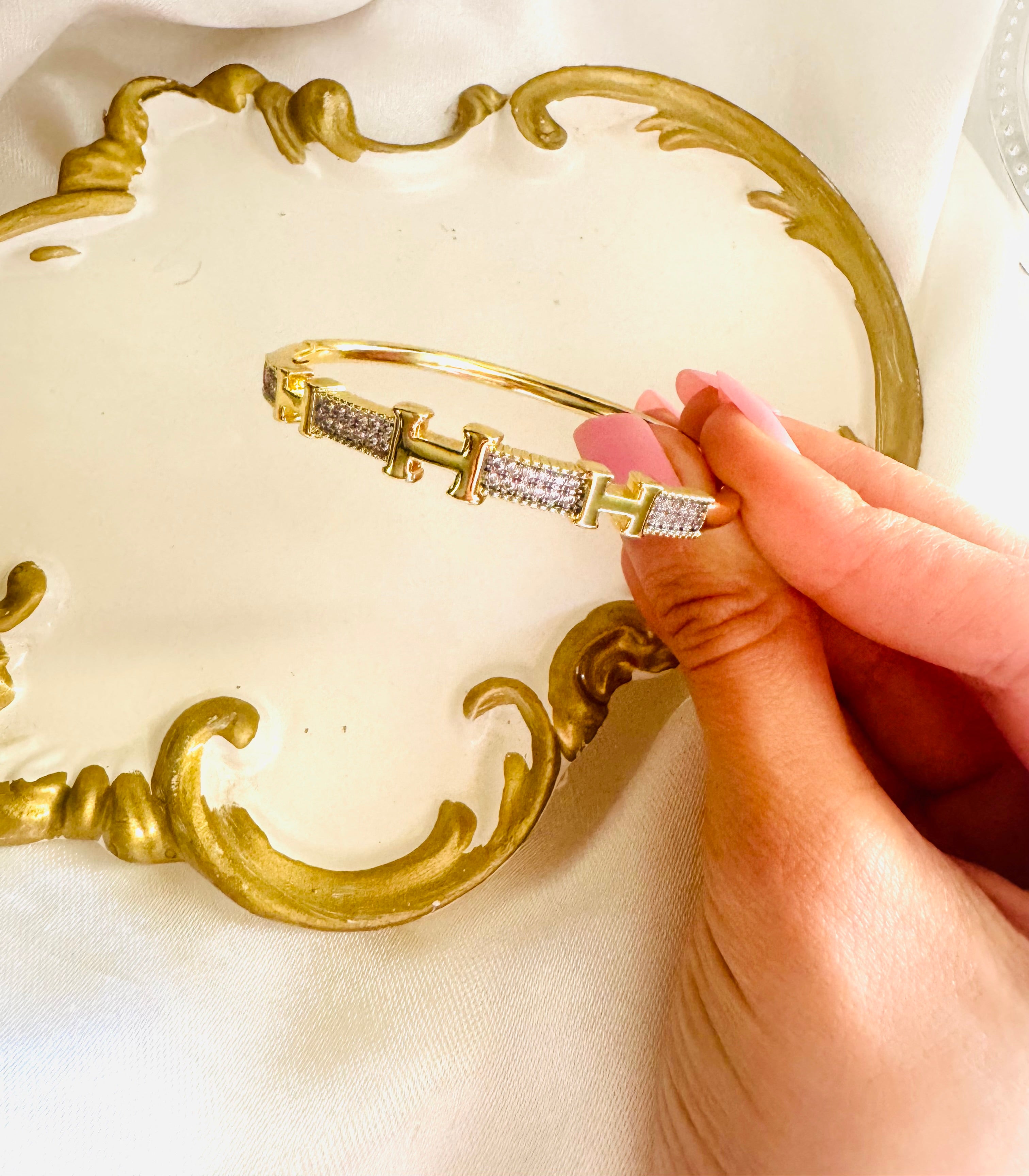 Unique hurmes bangle