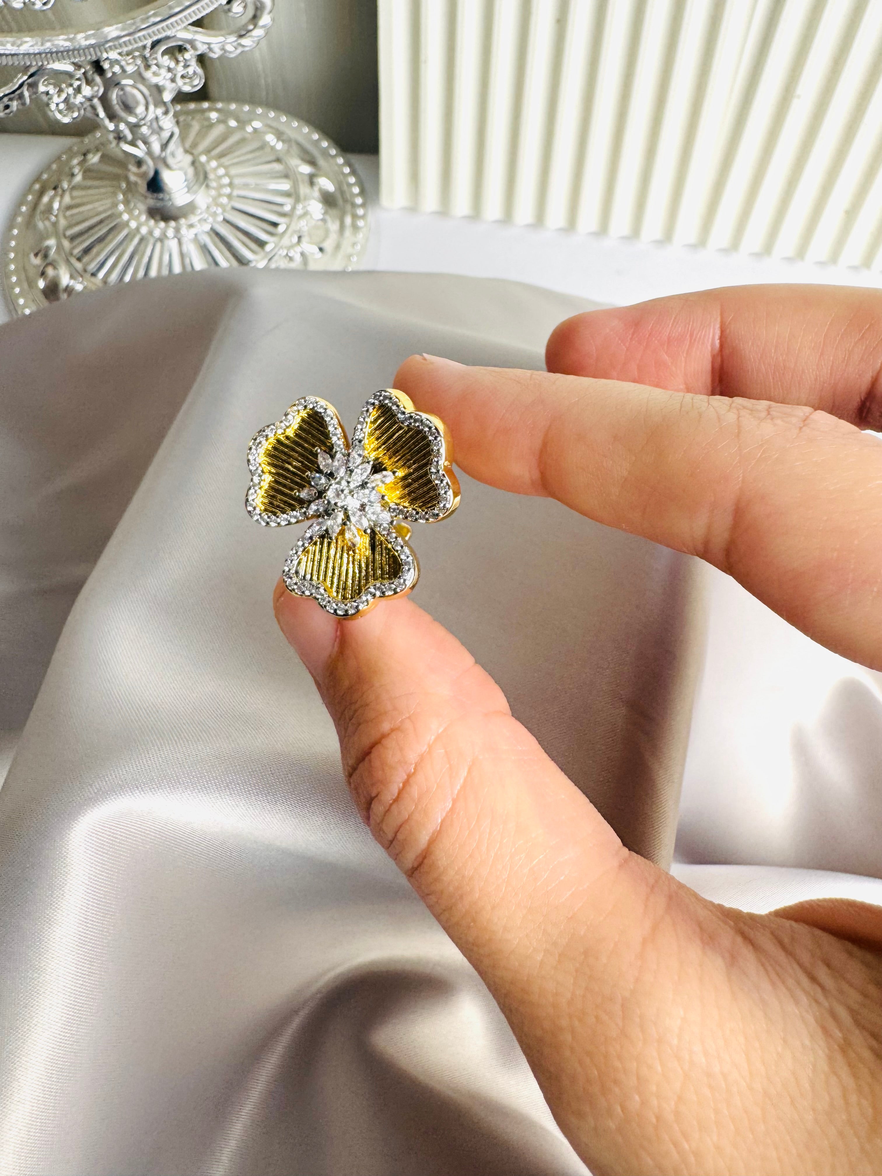 Flower zircon ring ( free size )