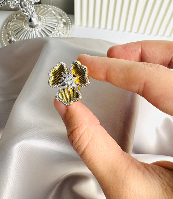 Flower zircon ring ( free size )