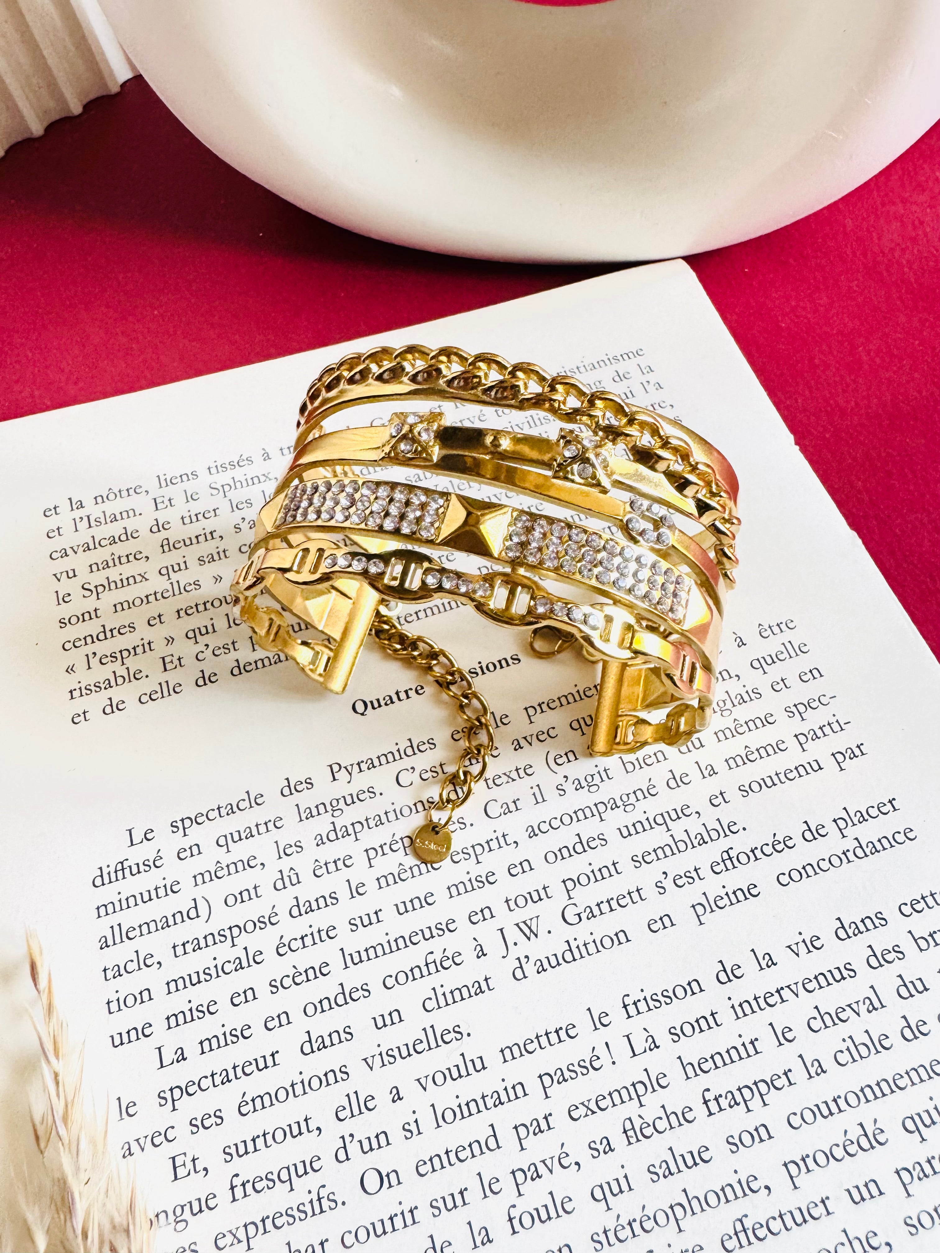 Trendy bangle
