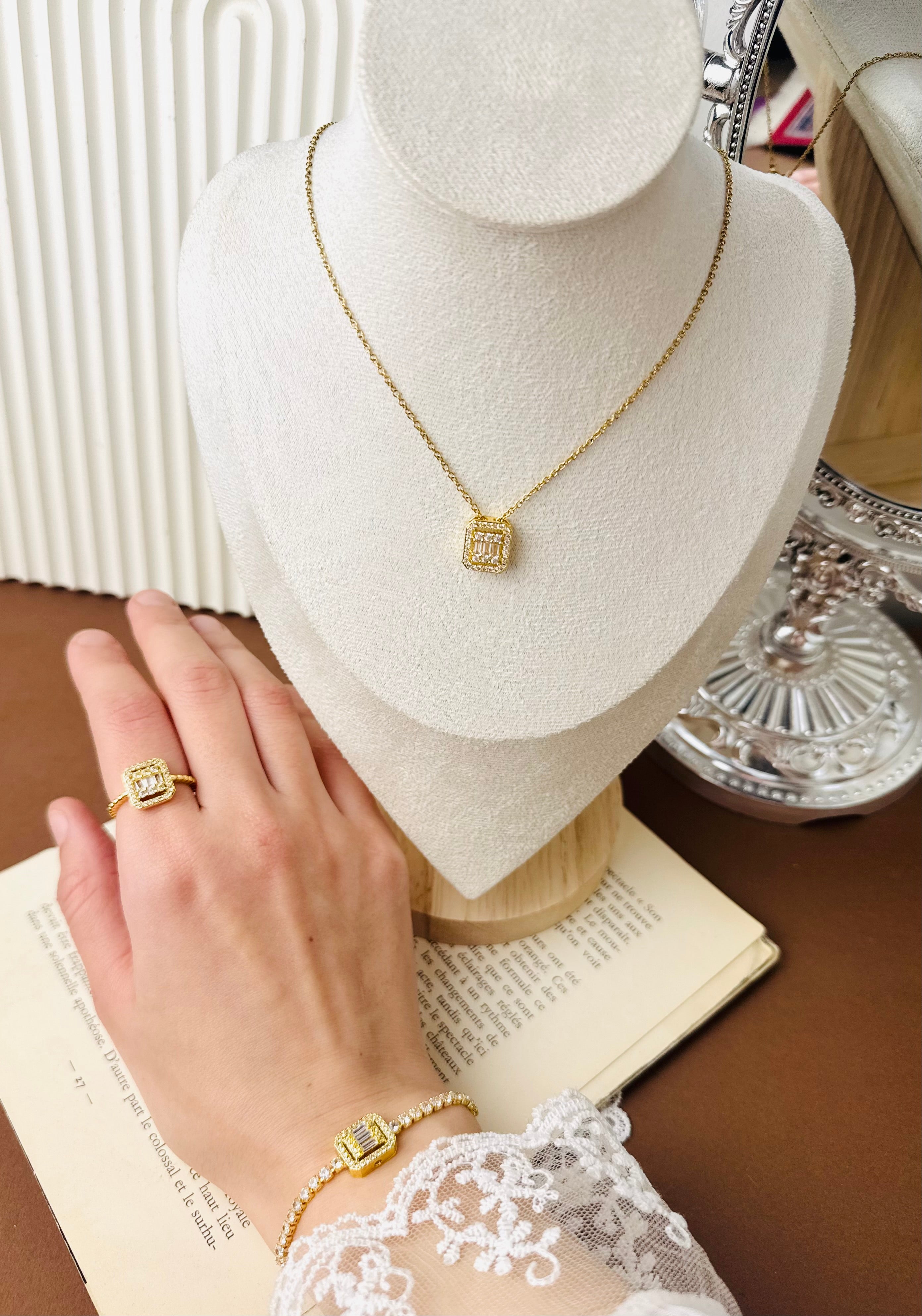 Lazordy set ( ring necklace bracelet)