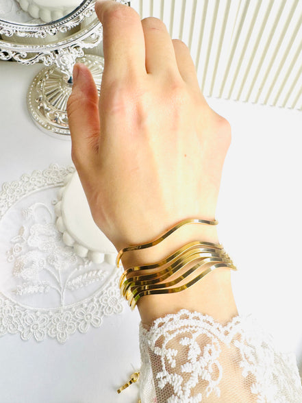 Set of 6 wavy bangles