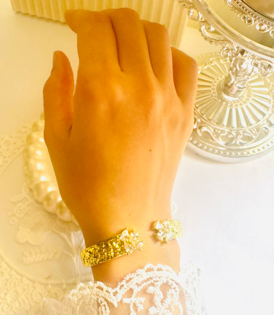 Zircon on bangle