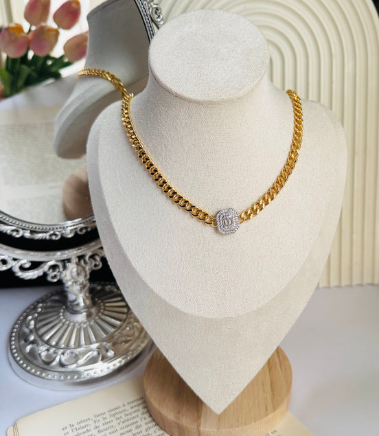Main square necklace