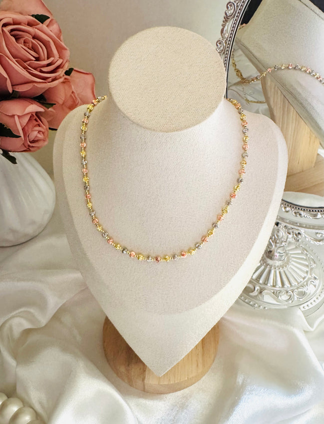 Uniqe colored balls necklace