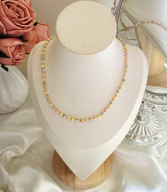 Uniqe colored balls necklace
