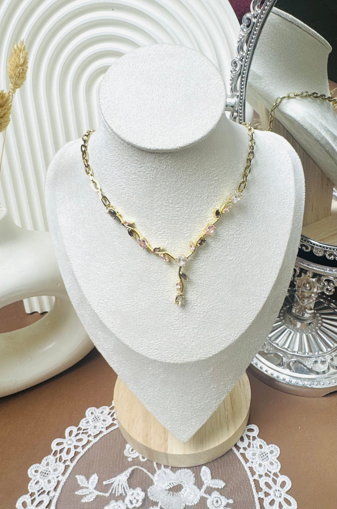 Pink tulip zircon necklace