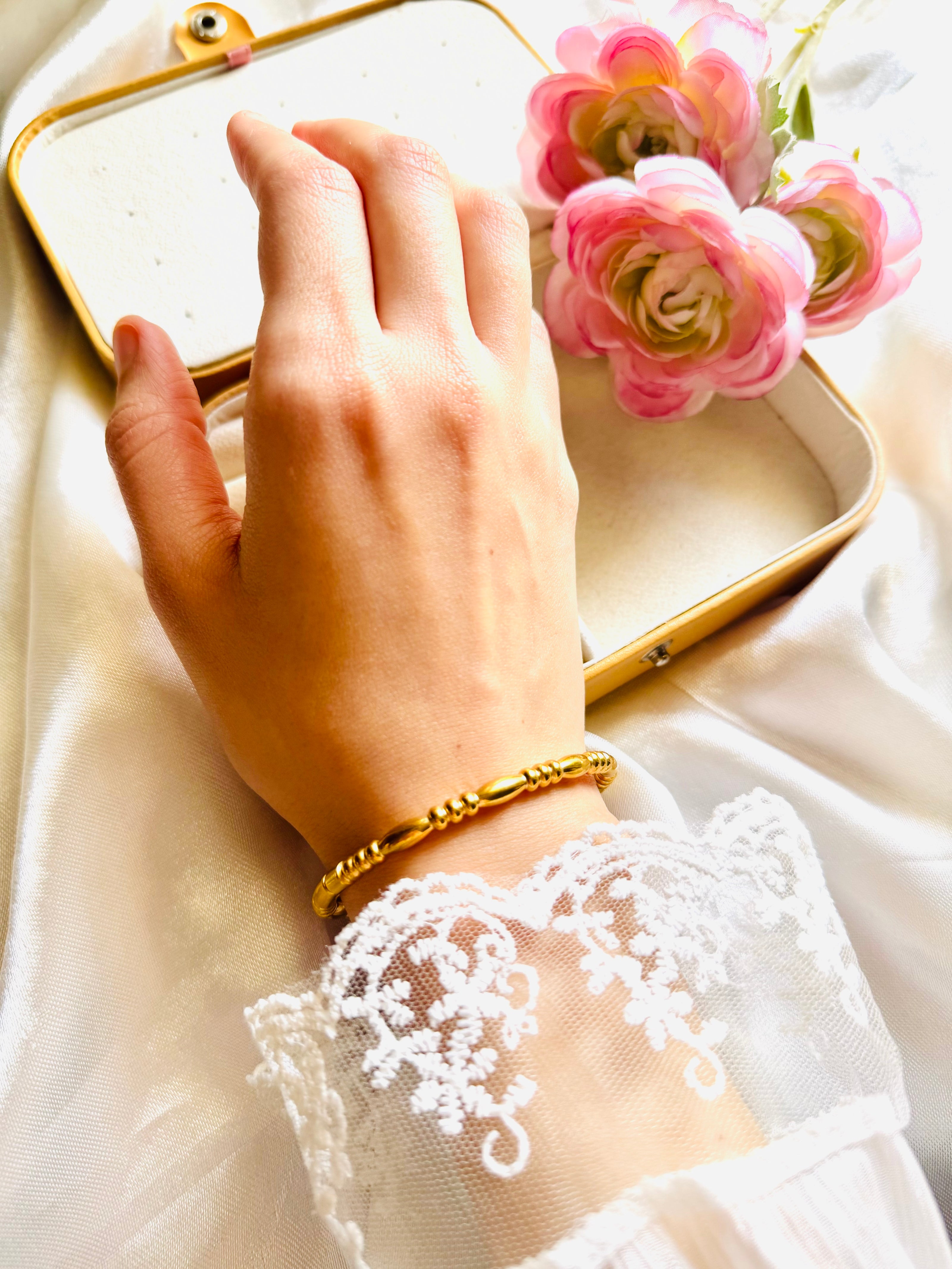 Trendy 2 bubble bangle