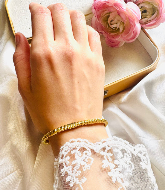 Trendy bubble bangle