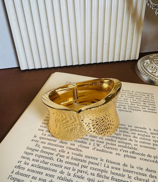 Bold bangle