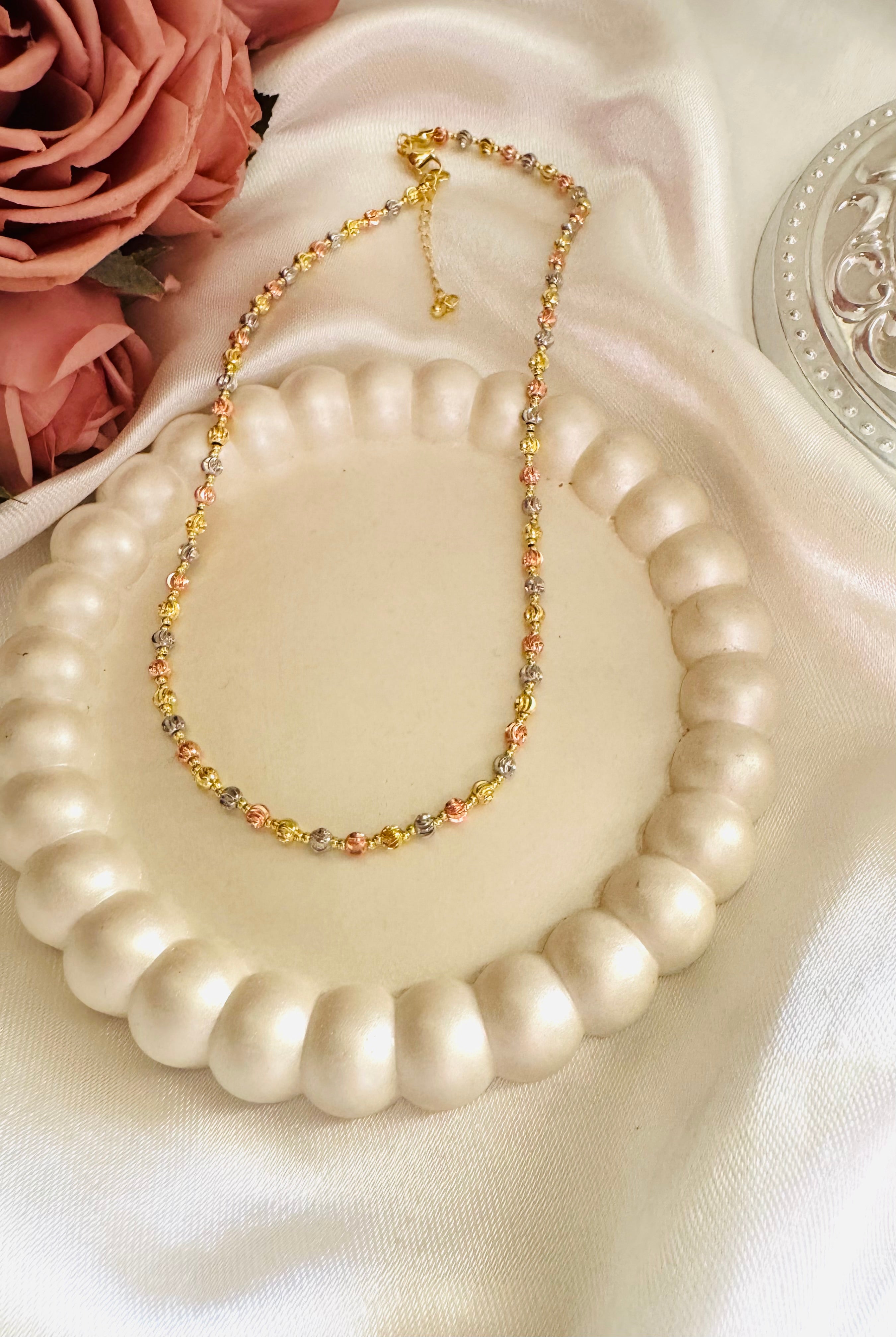 Uniqe colored balls necklace