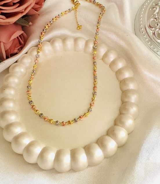Uniqe colored balls necklace