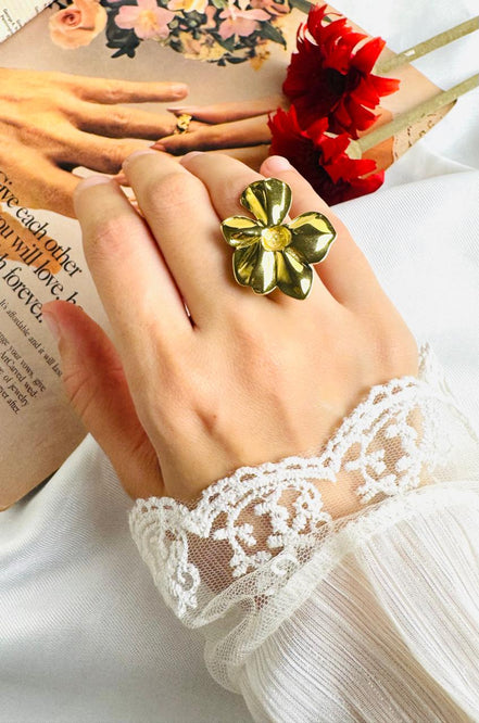 Big flower ring