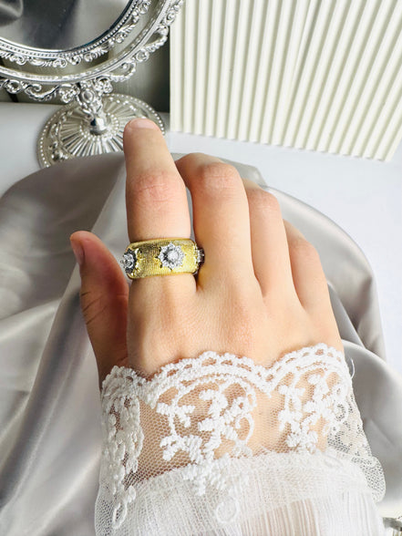 Bold zircon ring free size
