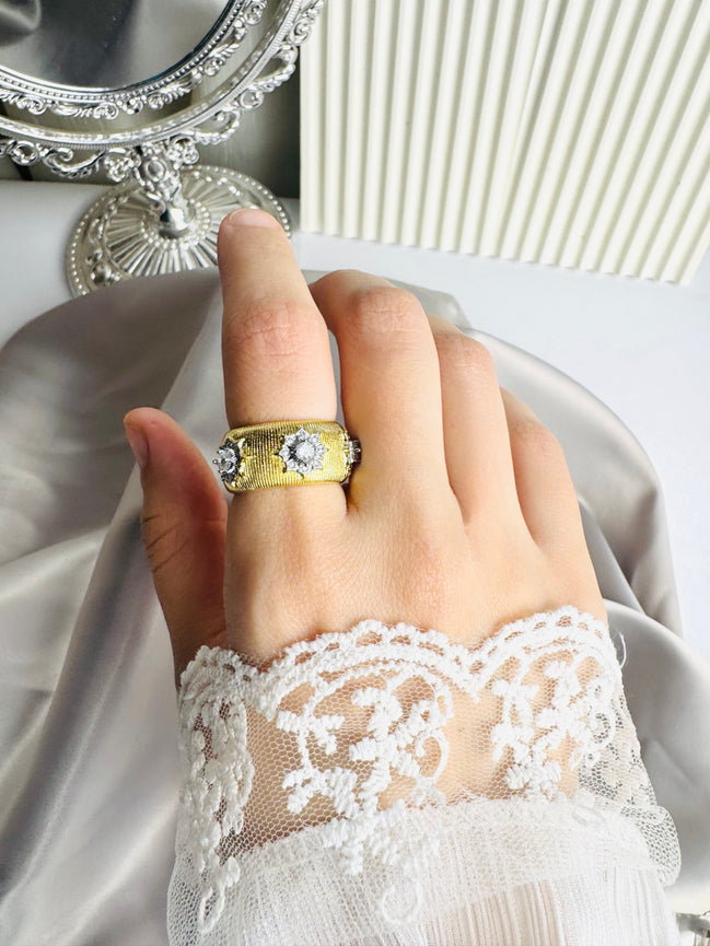 Bold zircon ring free size