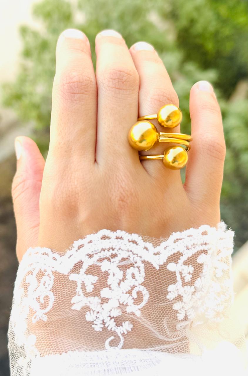 Bold balls ring