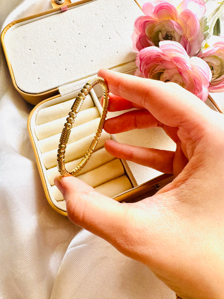 Trendy bubble bangle