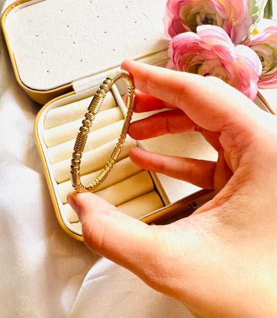 Trendy bubble bangle
