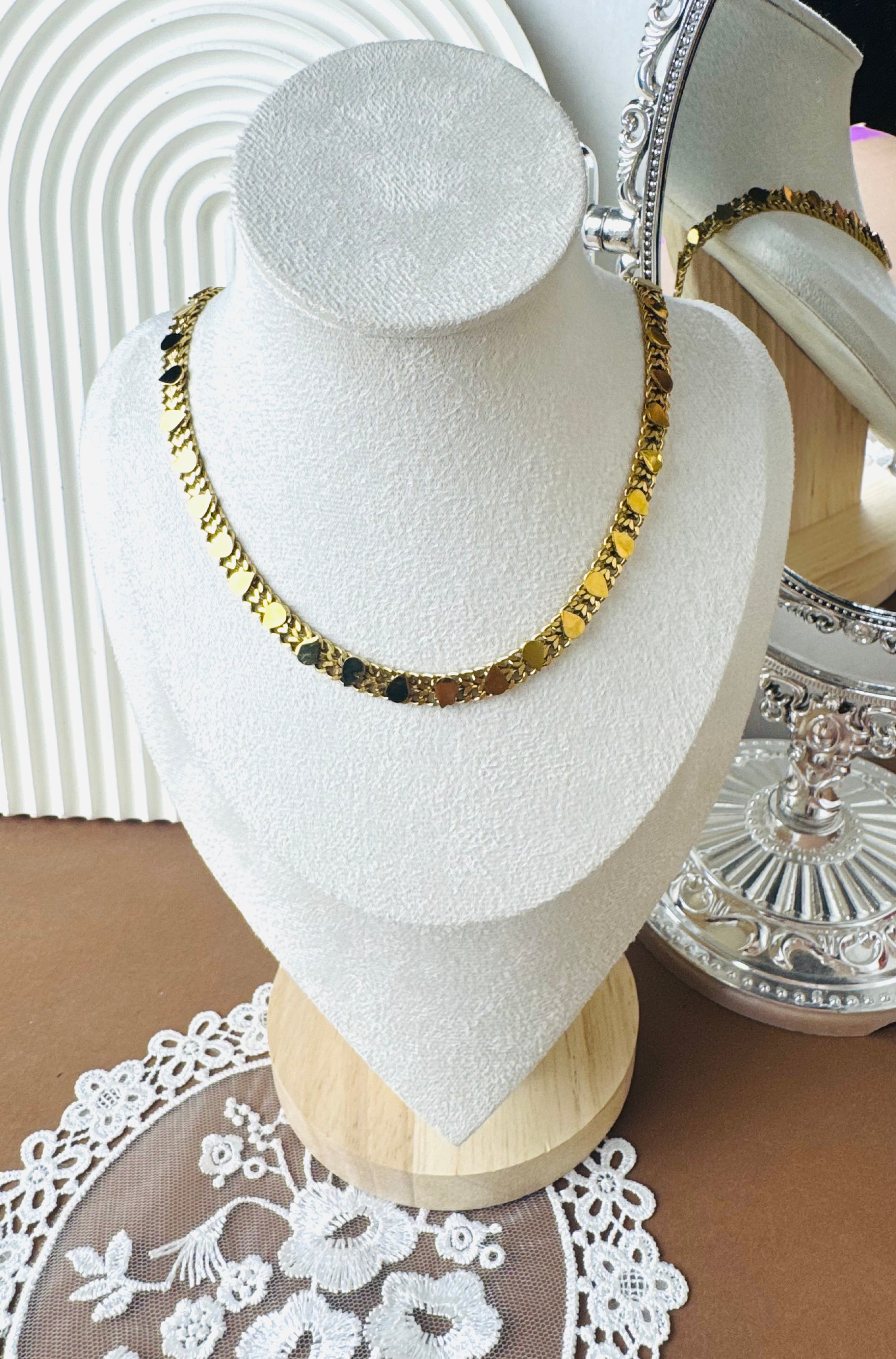 New grumaet necklace
