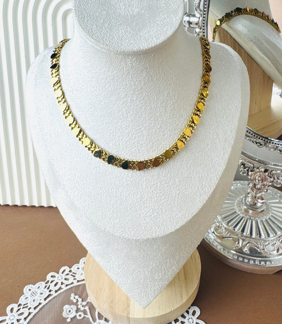 New grumaet necklace