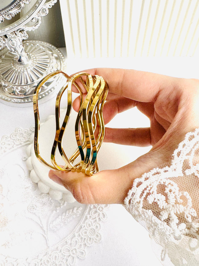Set of 6 wavy bangles