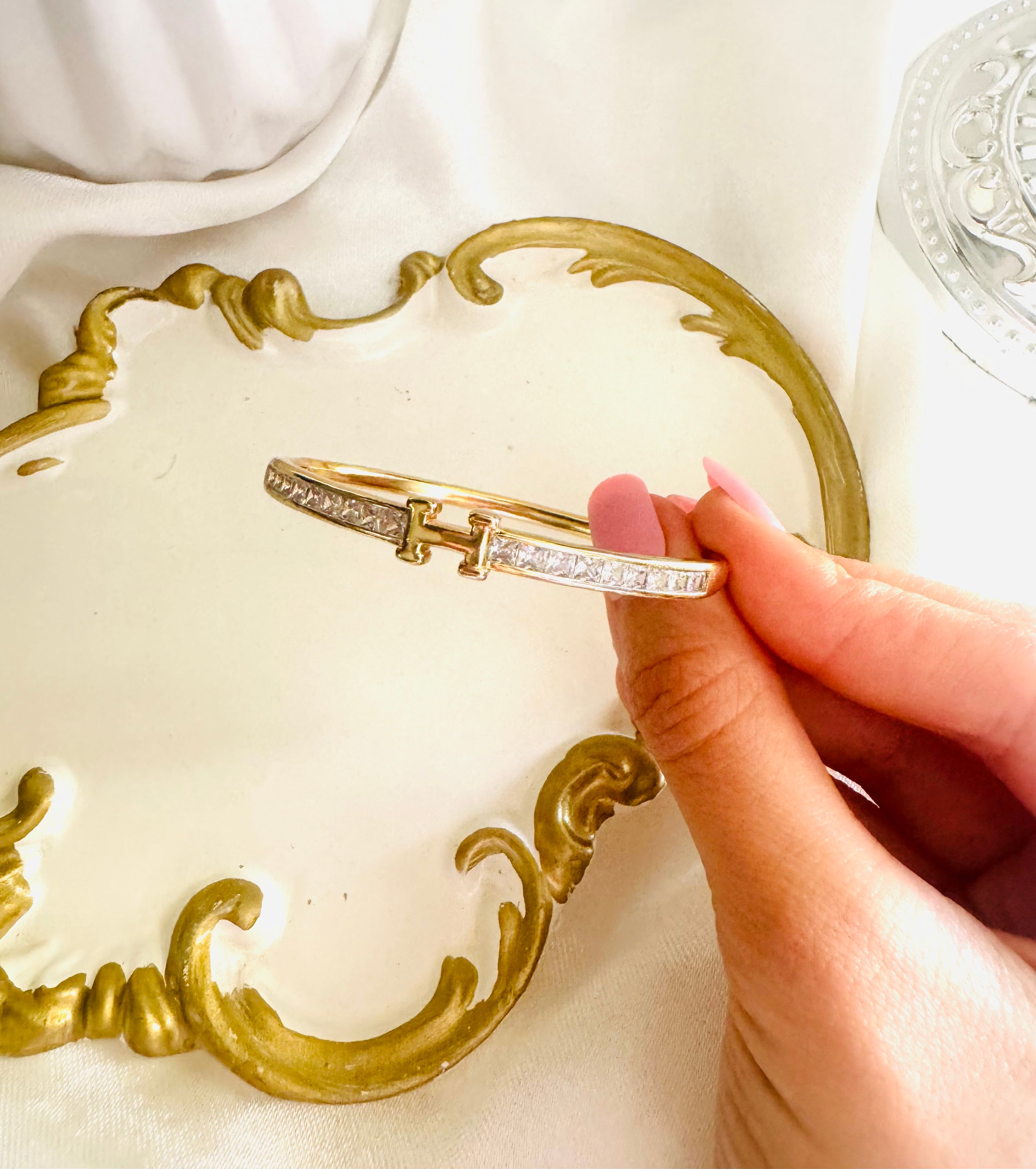 Hurmes zircon bangle