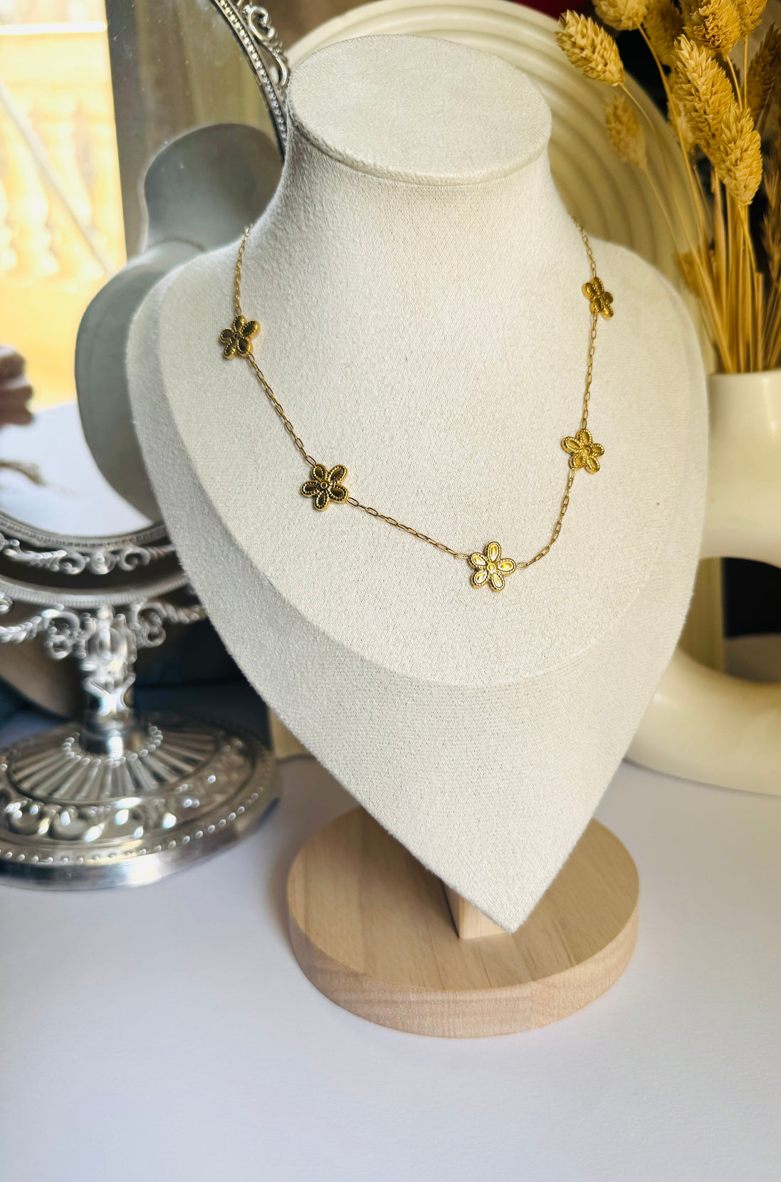 Five Flowers necklace