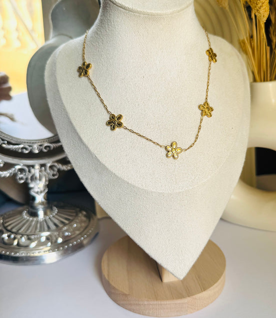 Five Flowers necklace