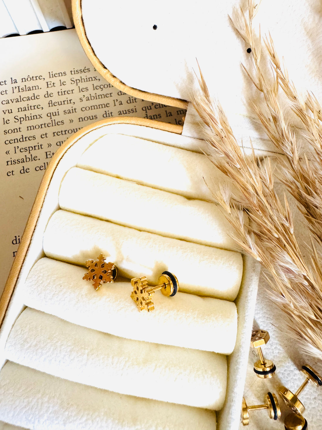 Snowflake flat earring