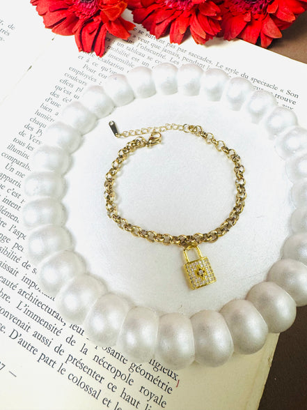 Lock bracelet