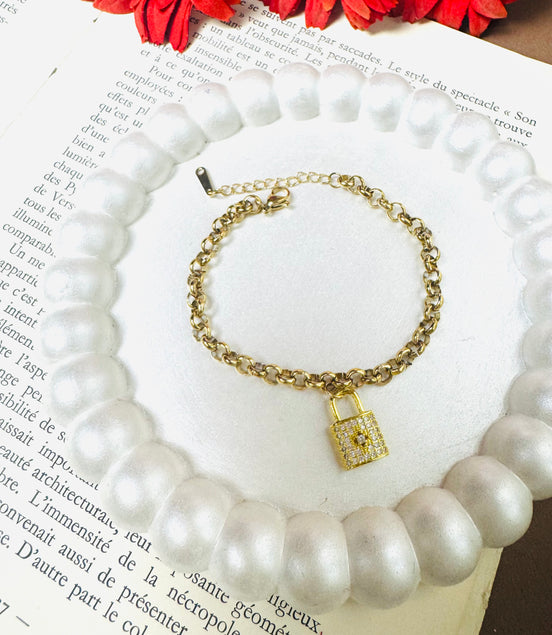 Lock bracelet