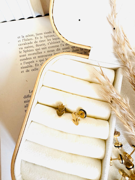 Flower  flat back earring