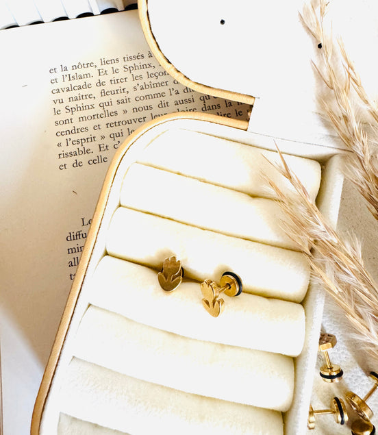 Flower  flat back earring