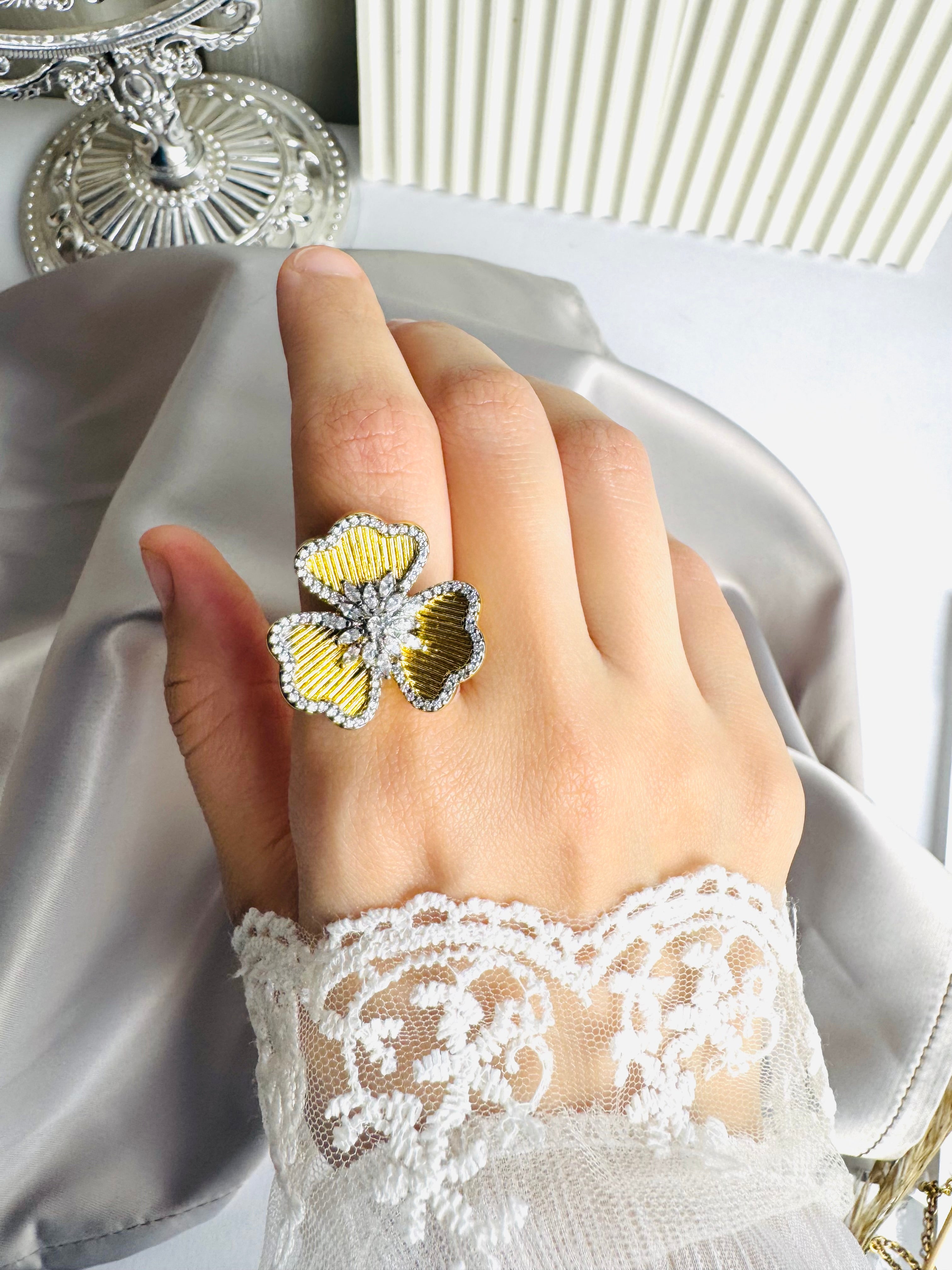 Flower zircon ring ( free size )