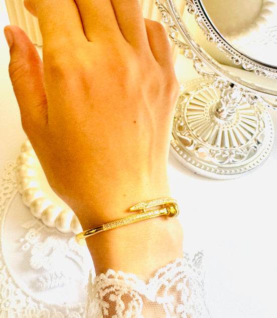 Zircon pin bangle