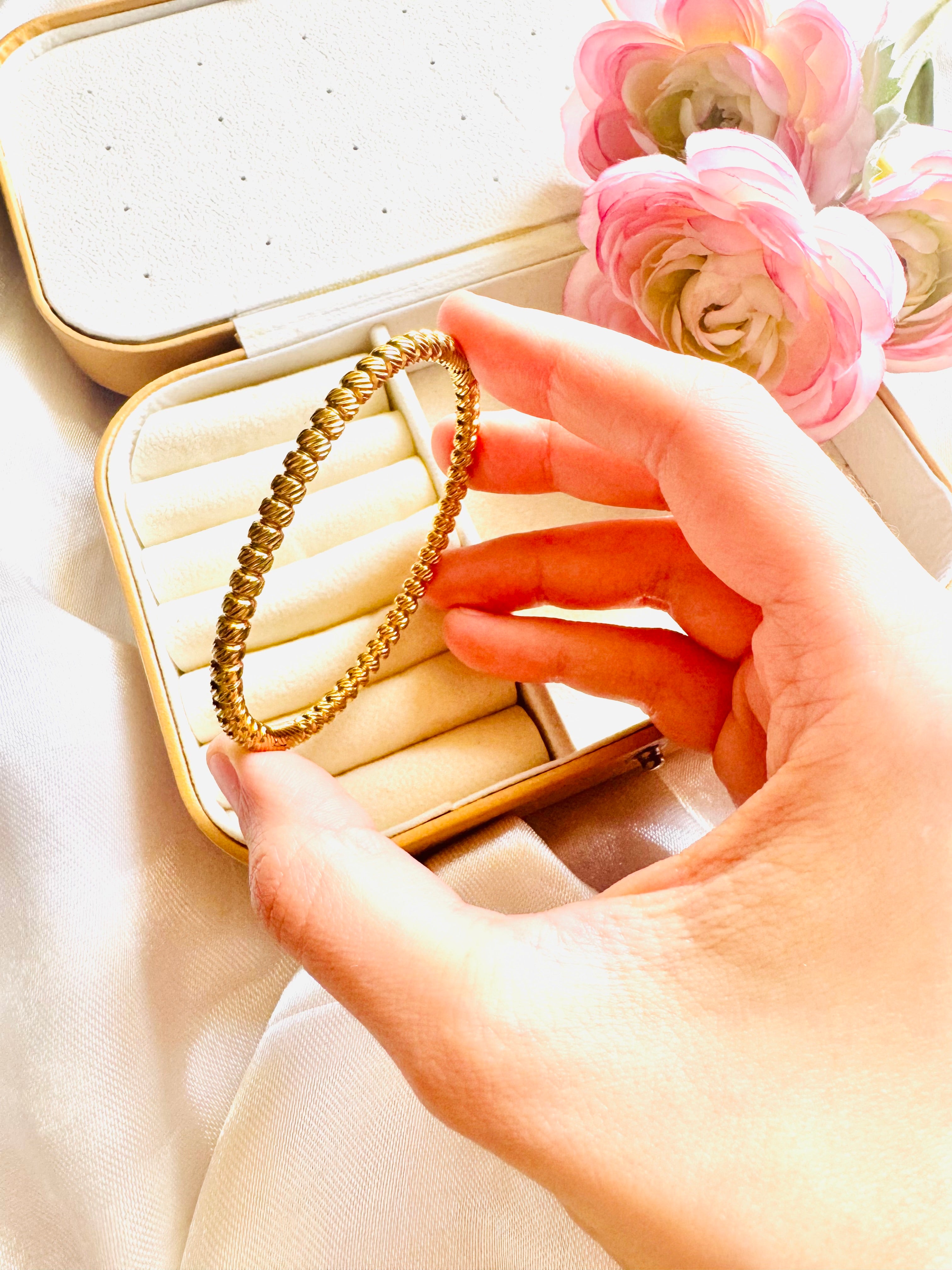 Bubble bangle
