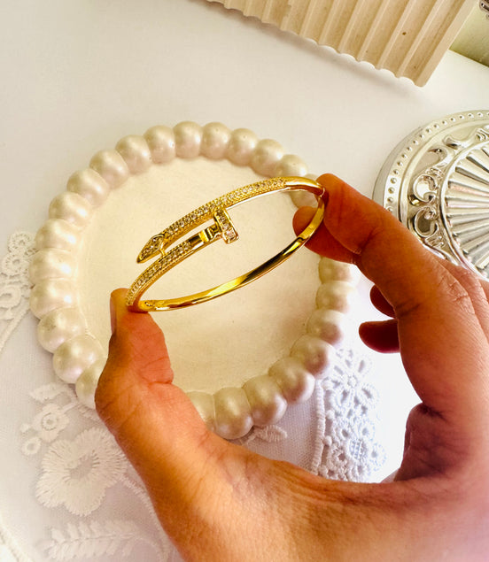 Zircon pin bangle
