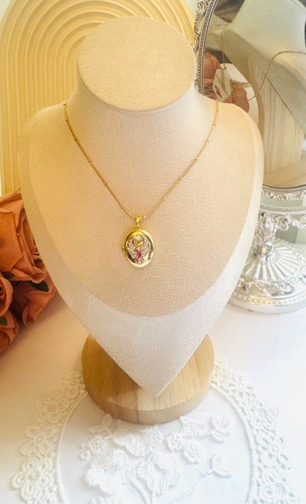 Pink necklace العنقاء
