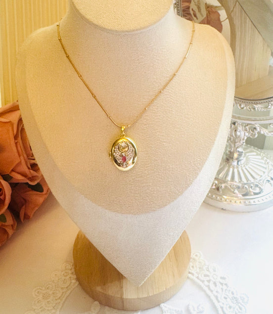 Pink necklace العنقاء