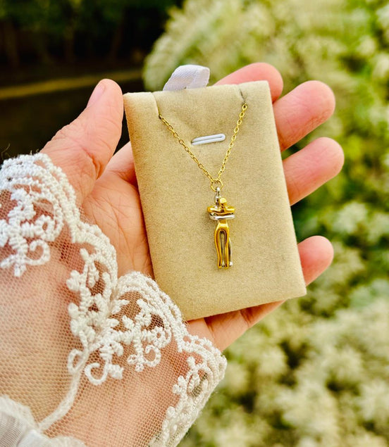 Hug necklace