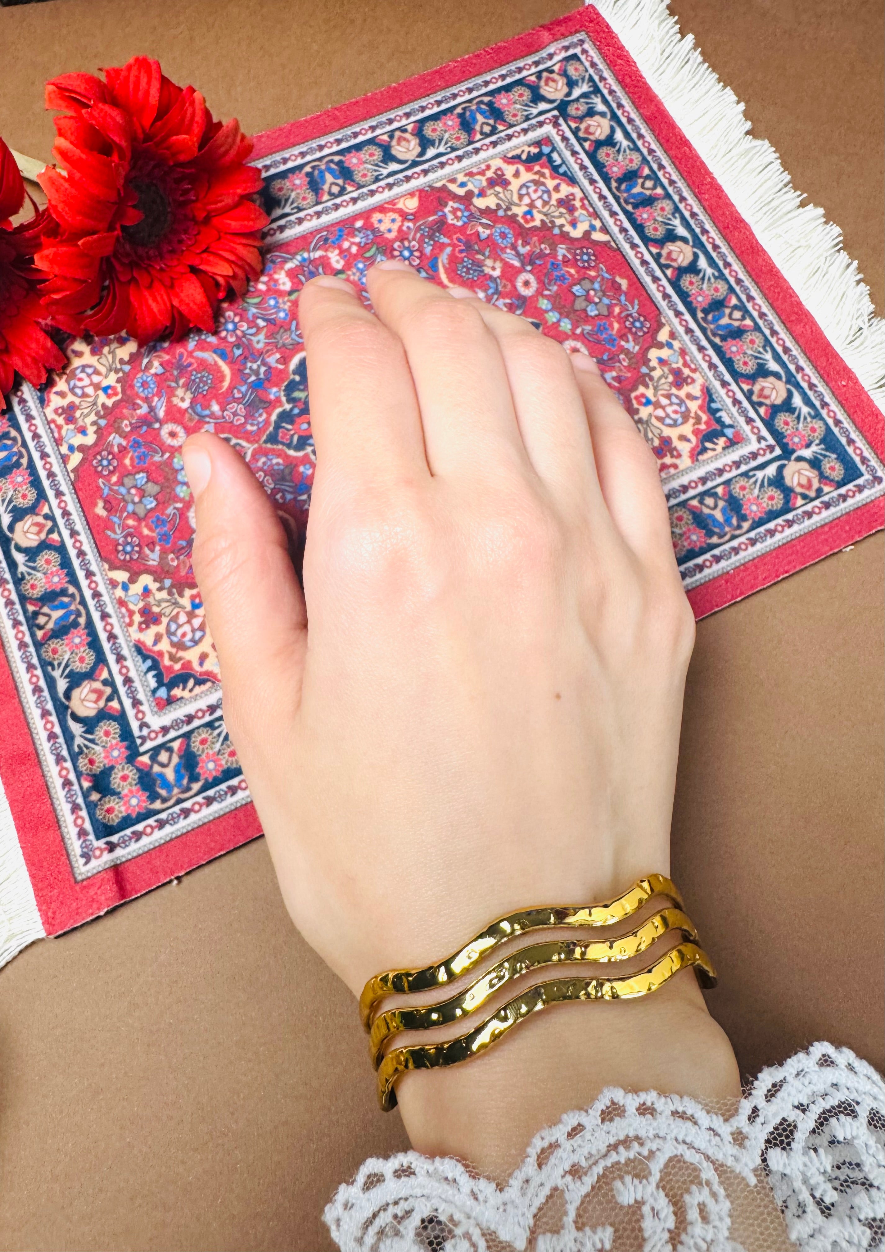 Three wavy bangle
