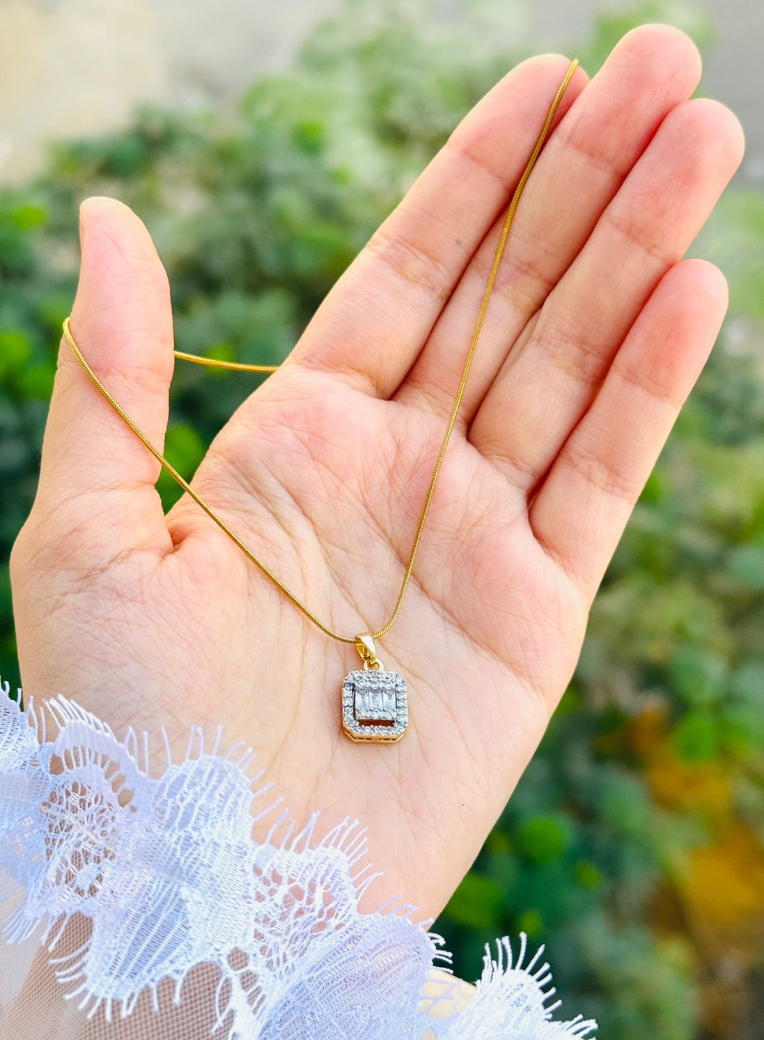 Square  silver strus necklace